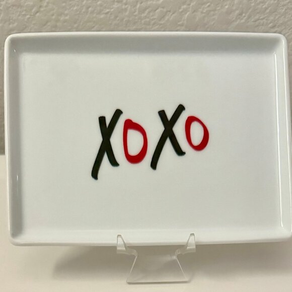 NWT PRIMA DESIGN PORCELAIN SMALL WHITE TRINKET TRAY PLATE DISH "XOXO" PRINTED - Picture 1 of 11